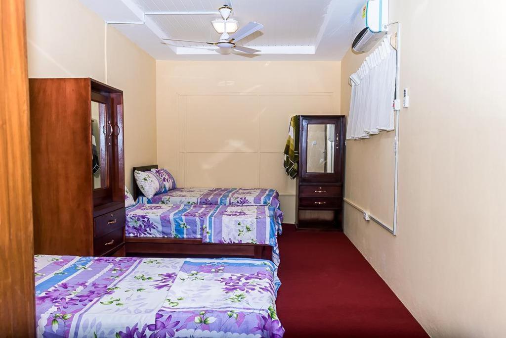 Sandpark Place, West Hills Mile 11 Bagian luar foto